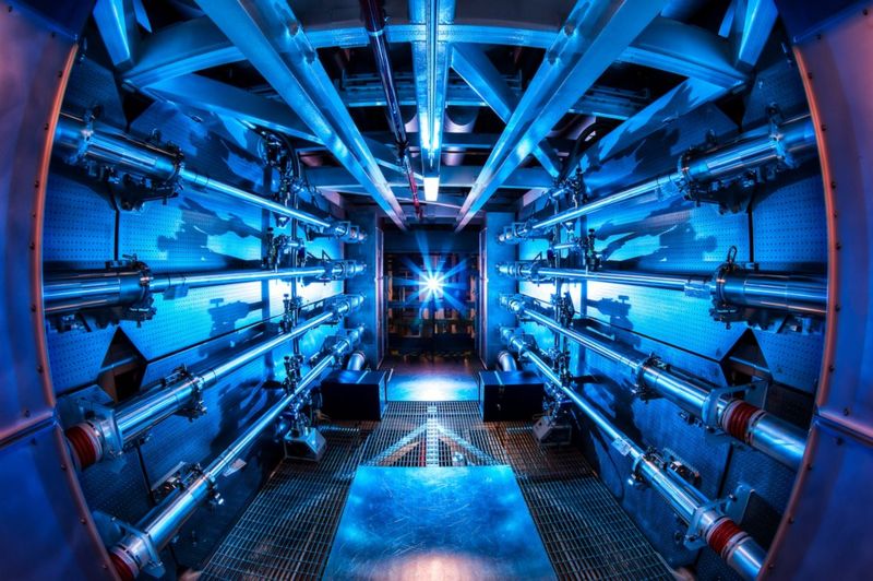Fusão nuclear: o laboratório que está prestes a atingir um marco na busca pela energia ilimitada