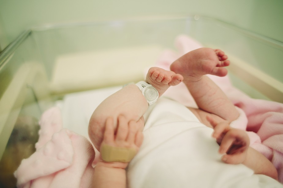 Aquecimento global aumenta partos precoces e causa danos à saúde dos bebês, afirma estudo